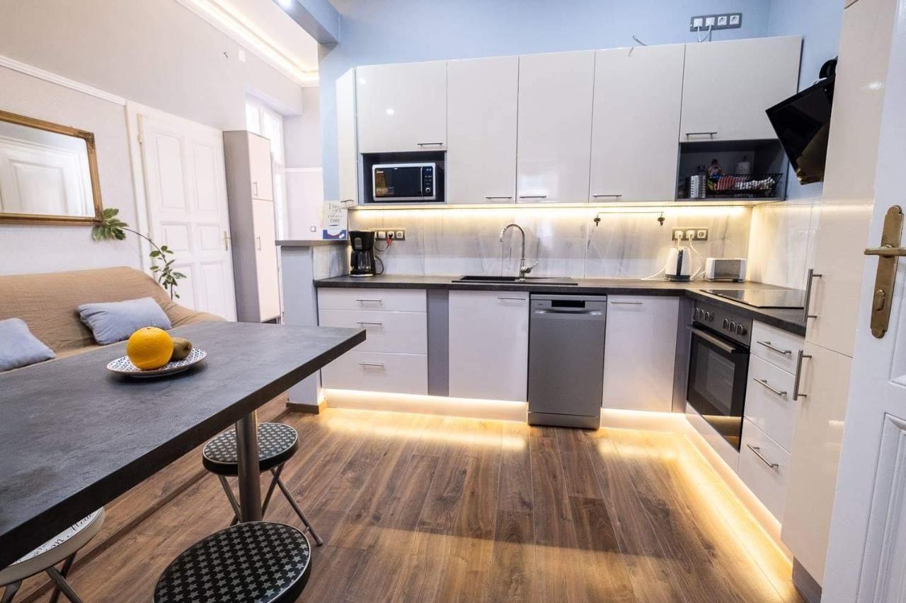 V6 Apartment By Small Home בודפשט מראה חיצוני תמונה