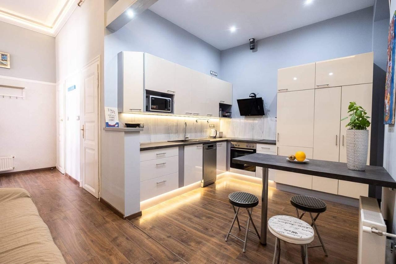 V6 Apartment By Small Home בודפשט מראה חיצוני תמונה