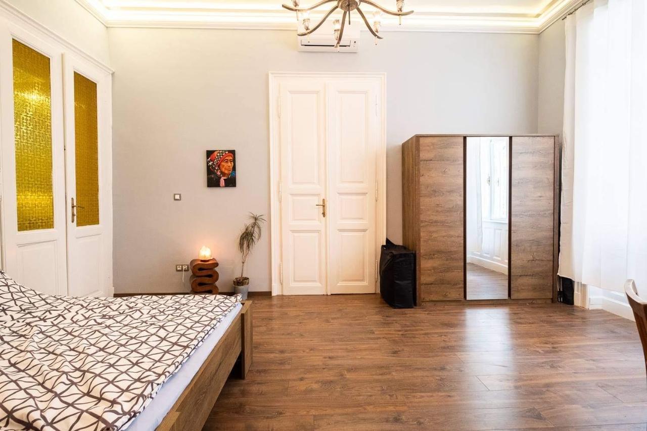 V6 Apartment By Small Home בודפשט מראה חיצוני תמונה