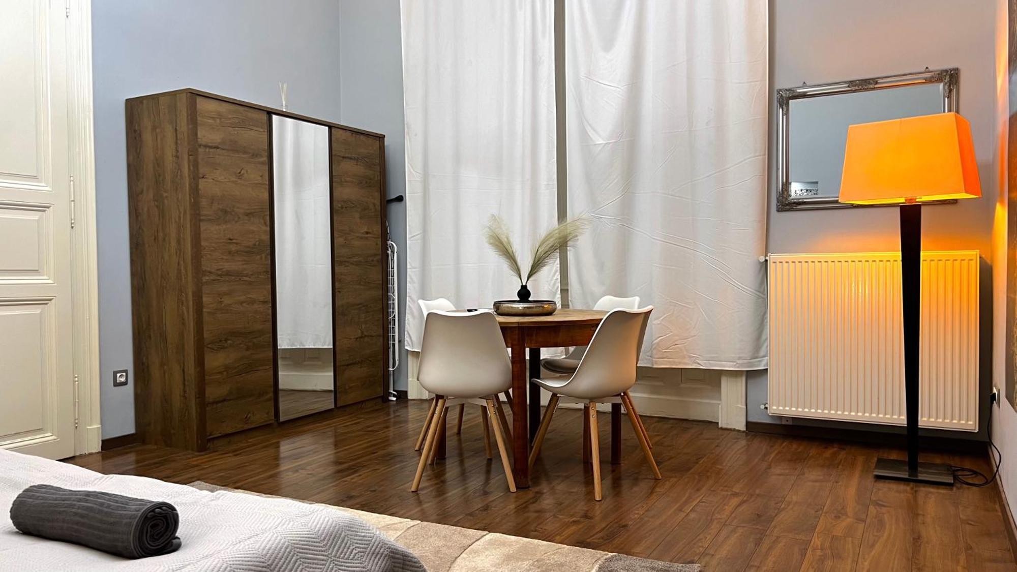 V6 Apartment By Small Home בודפשט מראה חיצוני תמונה